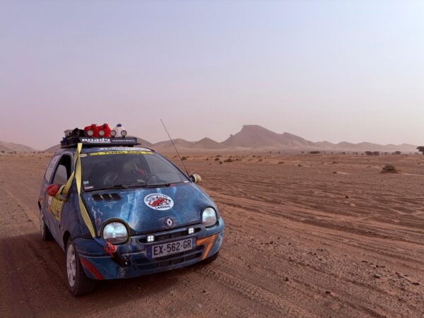 ttimage Location de Twingo préparée pour le Twingo Raid Maroc (Durée de la course)